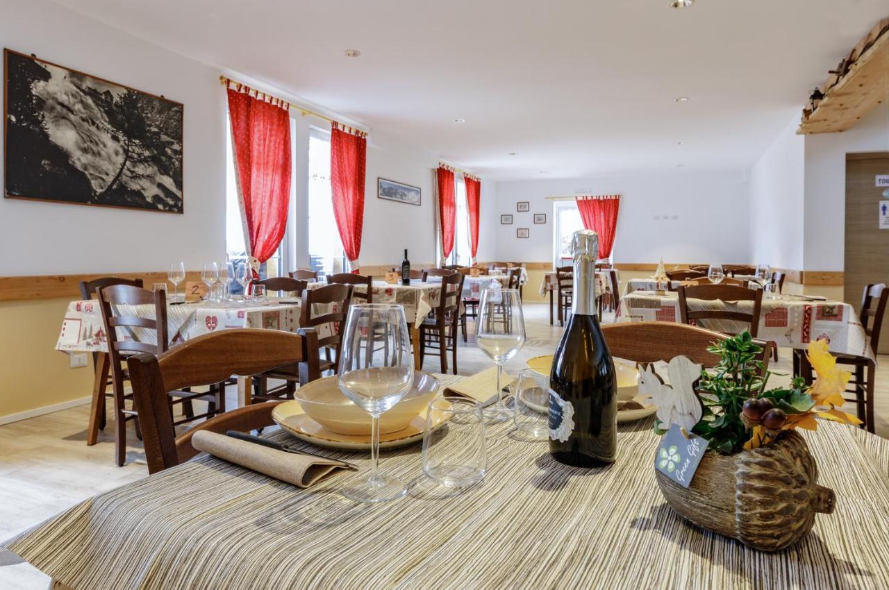 Albergo Ristorante Le Alpi La Frua Exteriör bild