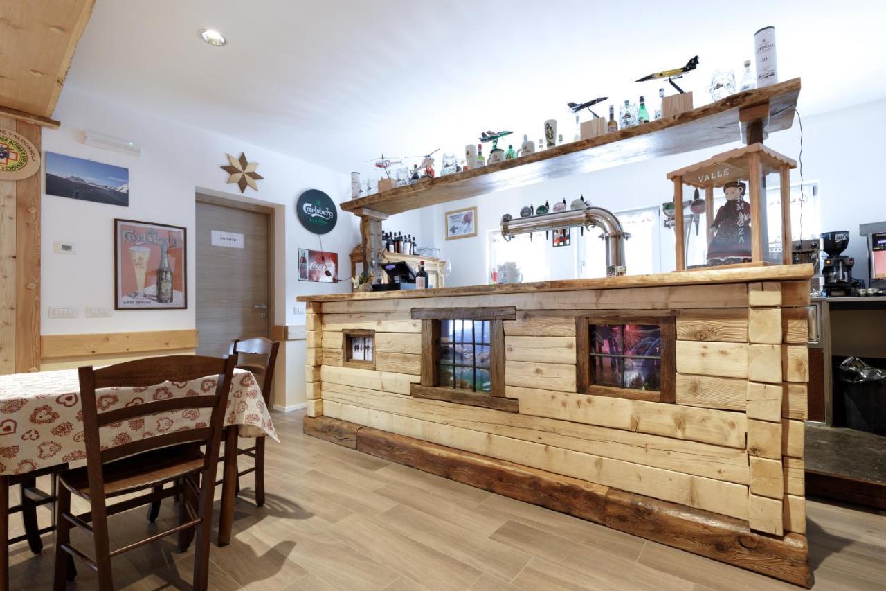 Albergo Ristorante Le Alpi La Frua Exteriör bild